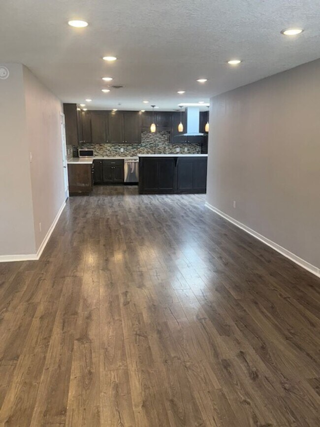 Foto del edificio - Beautiful 3 bedroom 2 bath 2 car garage ho...