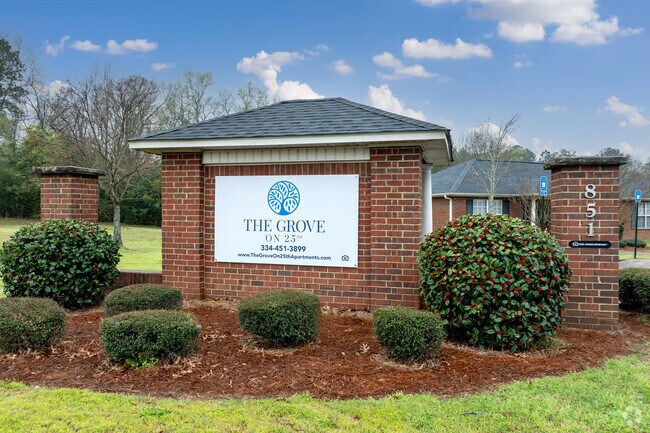 Entrada - The Grove on 25th