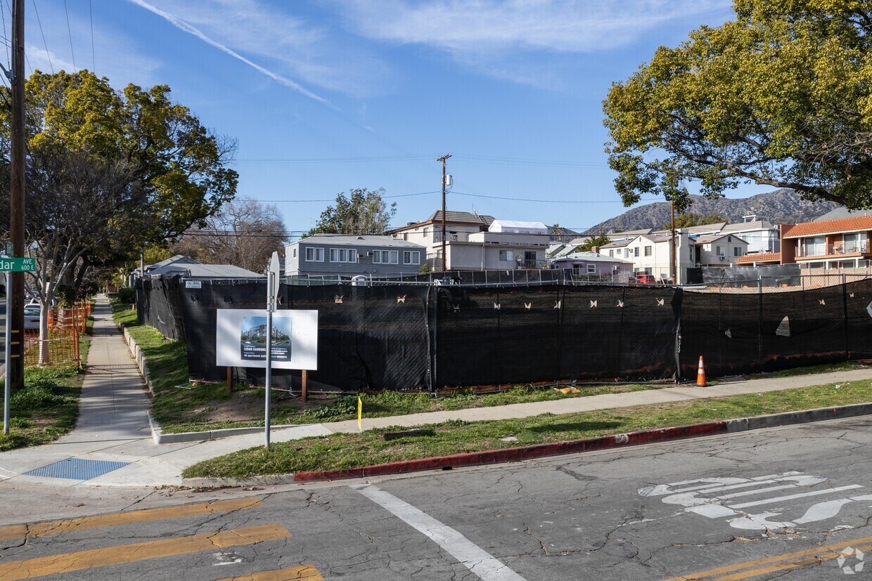 Foto del edificio - Cedar Gardens Burbank