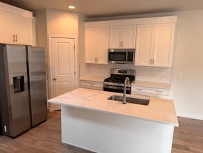 Building Photo - 15046 S Wild Horse Wy