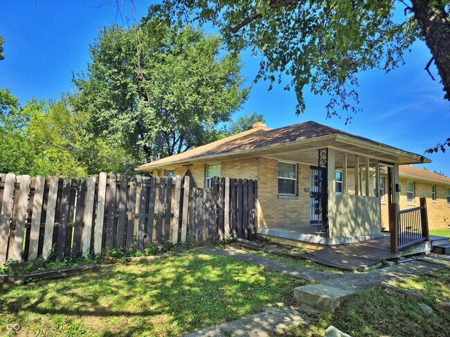Foto del edificio - 1450 N Campbell Ave