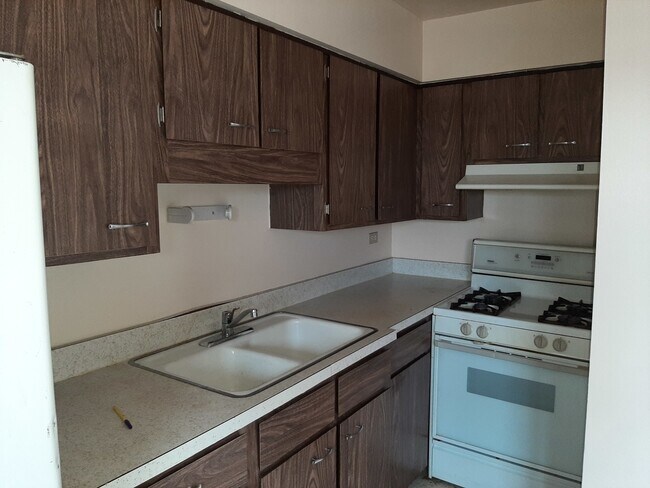 Building Photo - 3014 W 59th St