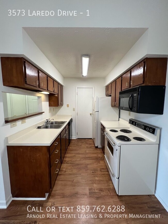 Building Photo - 3573 Laredo Dr