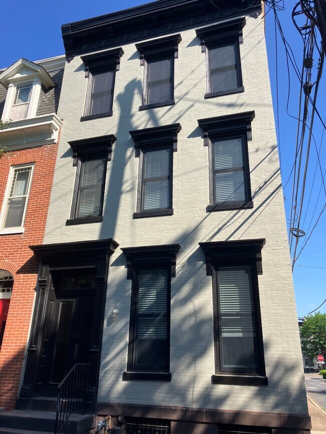 Building Photo - 218 Briggs St