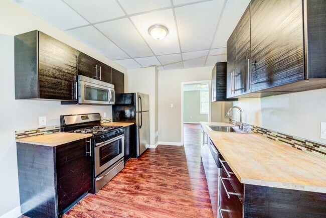 Foto del edificio - AVAILABLE August 2024 - Updated 3 Bedroom,...