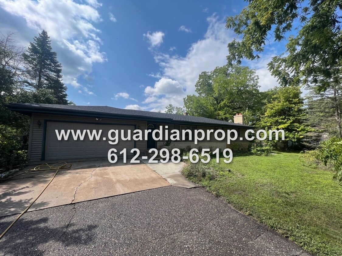 Primary Photo - Lino Lakes House Available Now, Large Lowe...