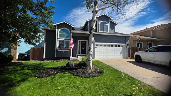 Foto del edificio - GORGEOUS FULLY FURNISHED 3 Bed 2.25 Bath Home!