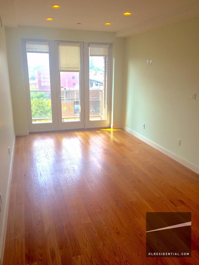 Foto del edificio - 2704 Hoyt Ave S