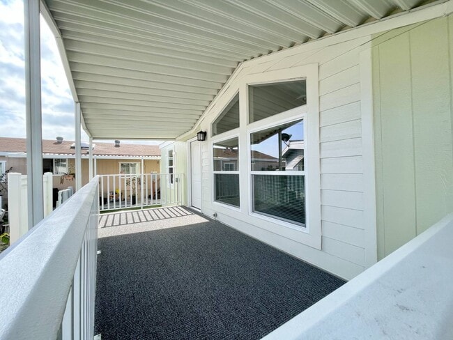 Building Photo - 33 Cypress Via