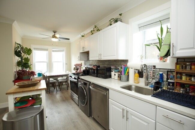 Foto del edificio - 2131 W Giddings St