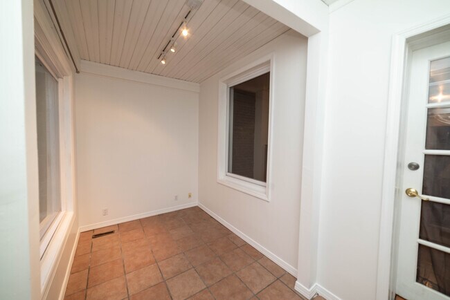 Foto del edificio - 1608 W 16th St