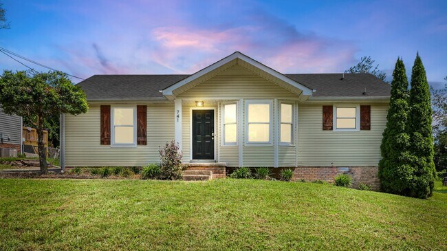 Foto del edificio - 741 Princeton Cir