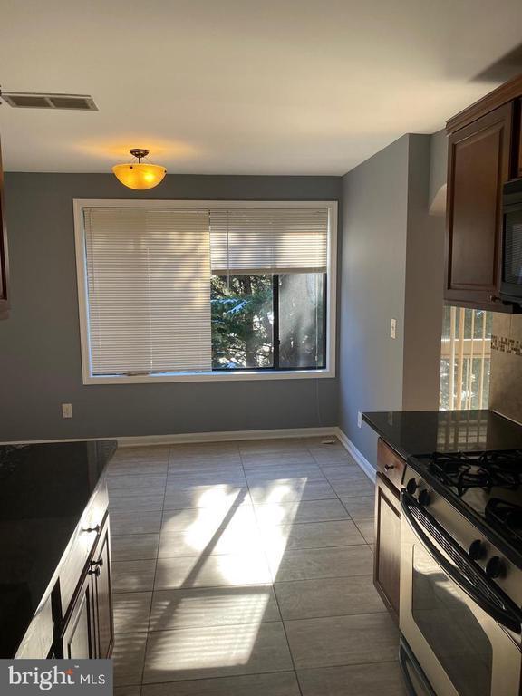 Foto del edificio - 8727 Hayshed Ln