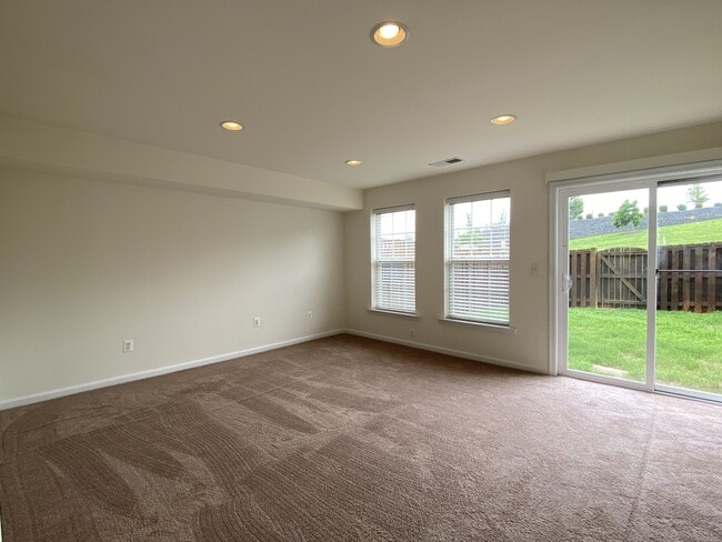 Building Photo - 33 Scholarship Ln