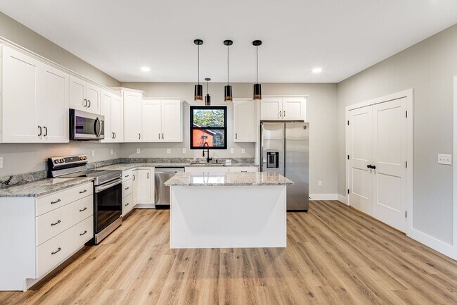 Foto del edificio - Newly-Built & Energy-Star Certified 3-Bedroom in Swannanoa