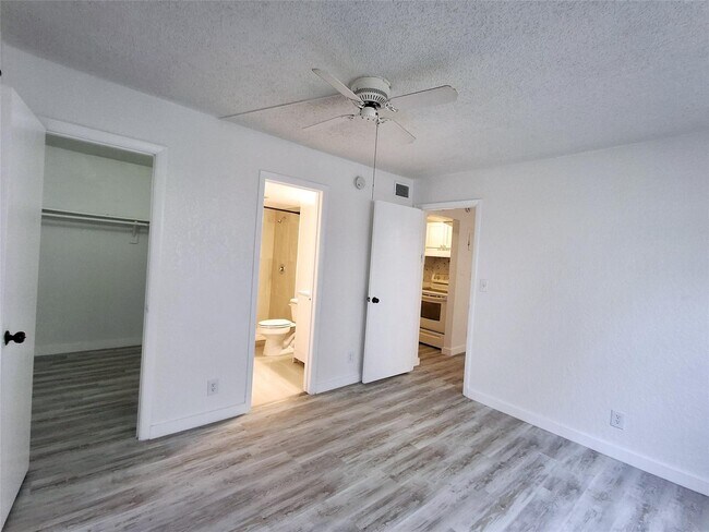 Foto del edificio - 4128 NW 88th Ave