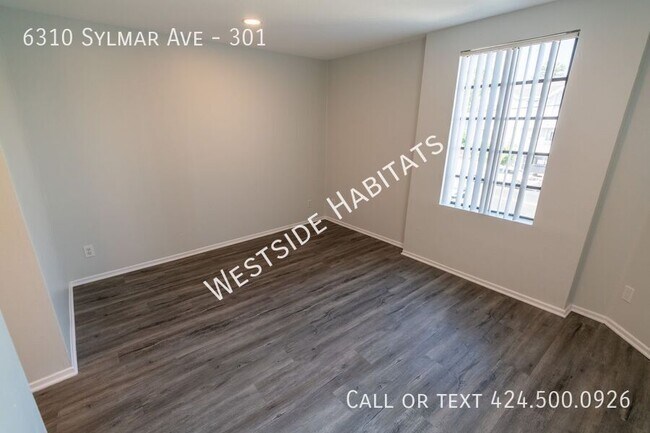 Building Photo - 6310 Sylmar Ave