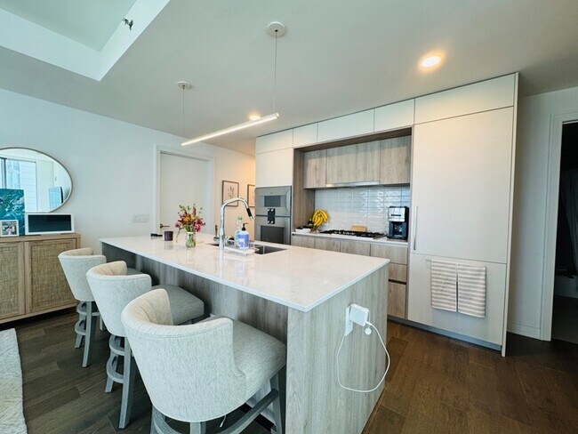 Building Photo - 211 N Harbor Dr