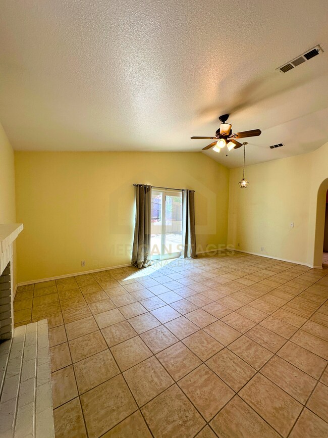 Foto del edificio - 4226 Woodmere Rd