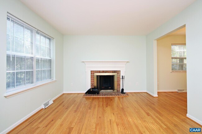 Building Photo - 2539 Woodland Dr
