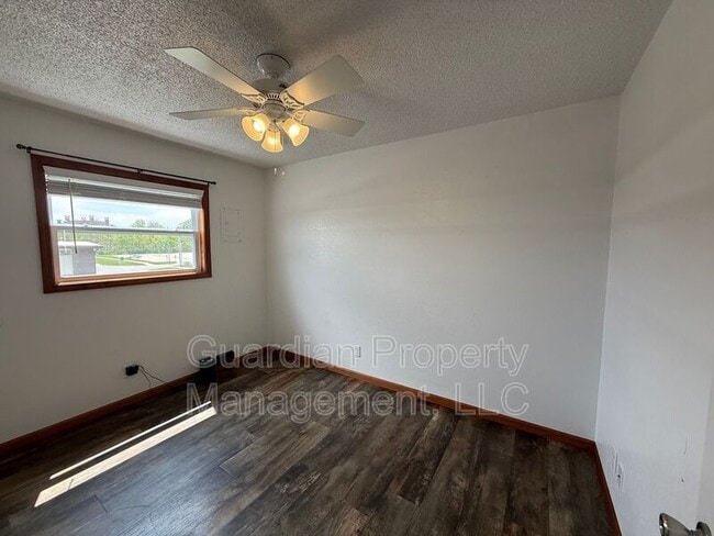 Building Photo - 1135 N College Dr