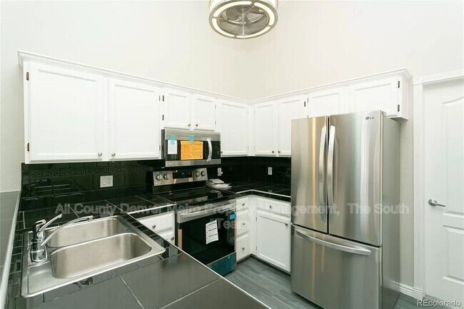 Foto del edificio - 9617 W Chatfield Ave