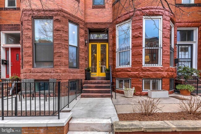 Building Photo - 2215 Callow Ave