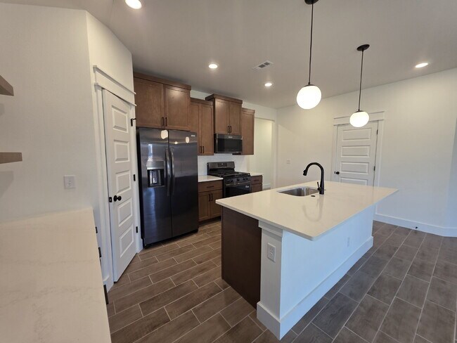 Building Photo - 8760 Sunspire Ln