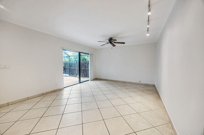 Foto del edificio - 7506 Courtyard Run E