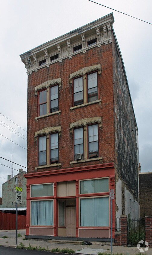 Foto del edificio - 1928 Freeman Ave