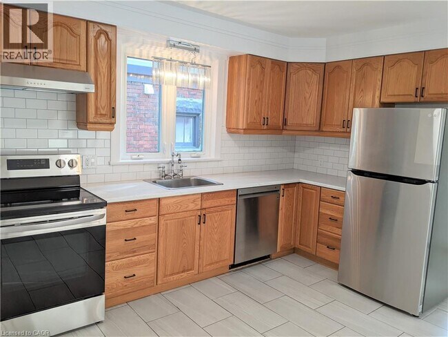 Building Photo - 23 Fairview Ave