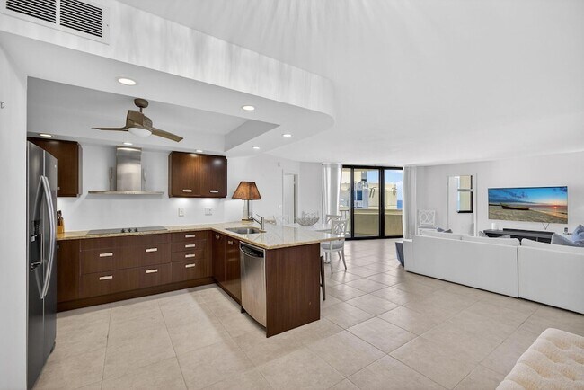 Building Photo - 2800 N Ocean Dr