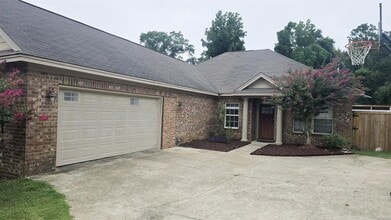 Building Photo - 703 Kingsley Dr