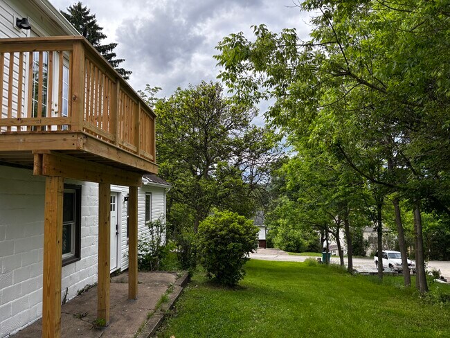 Building Photo - 622 Lincoln Ave