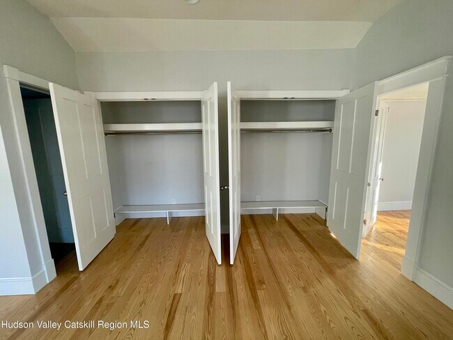 Foto del edificio - 536 Columbia St