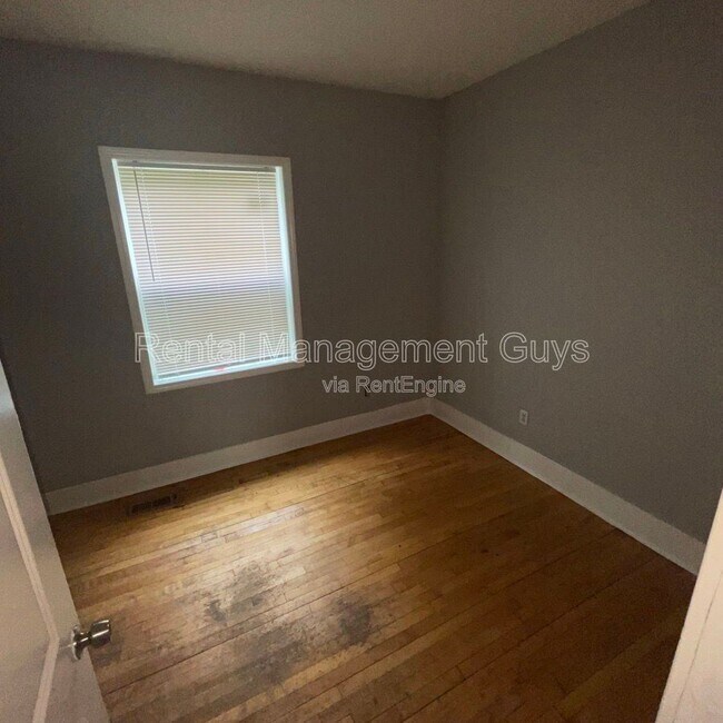 Foto del edificio - 2931 N Bryant Ave