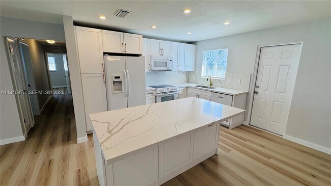 Foto del edificio - 808 NE 2nd St