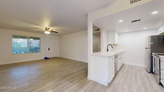 Foto del edificio - 1118 N Granite Reef Rd