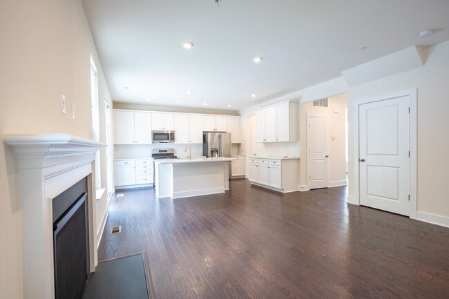Building Photo - Amazing 3 BR/3 BA Single-Family Home in Mi...
