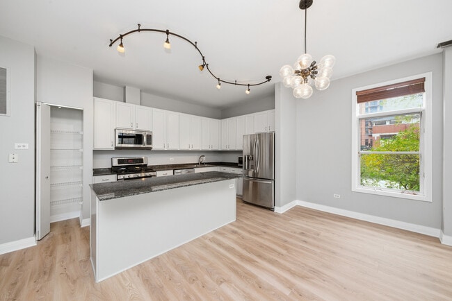 Building Photo - 333 N Jefferson St