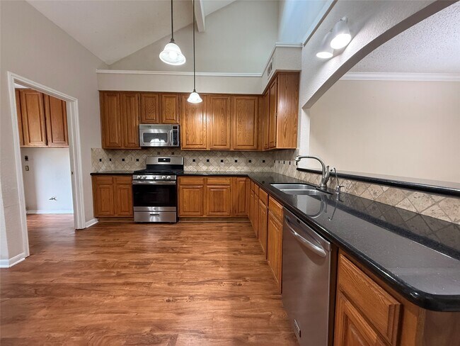 Building Photo - 2131 Greencove Ln