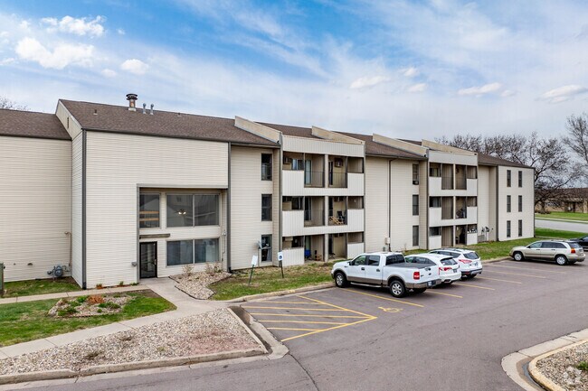 Foto del edificio - The Oaks Apartments