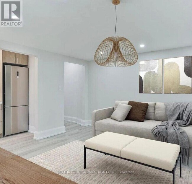 Building Photo - 448 Spadina Rd