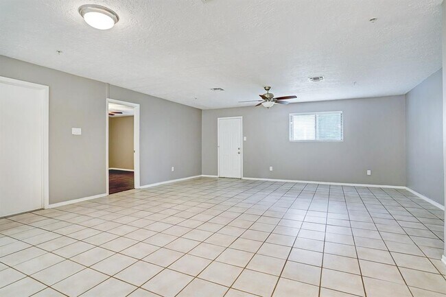 Building Photo - 25706 Glen Loch Dr