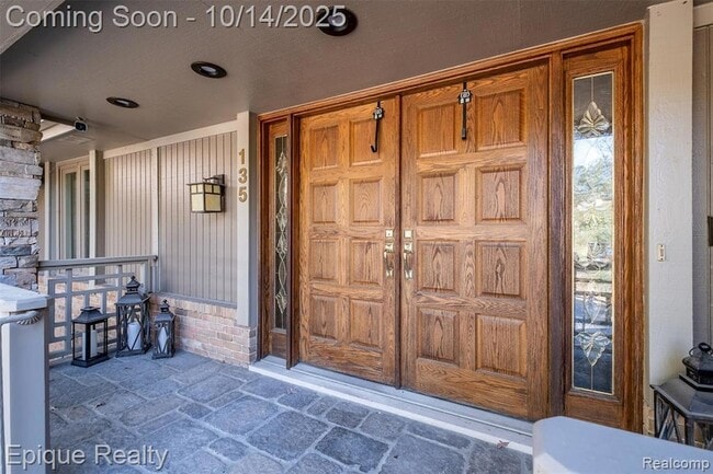 Building Photo - 135 W Hickory Grove Rd