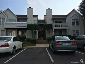 Building Photo - 9605 Vinca Cir