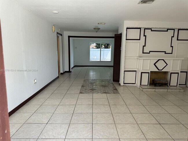 Building Photo - 2020 Bahama Dr