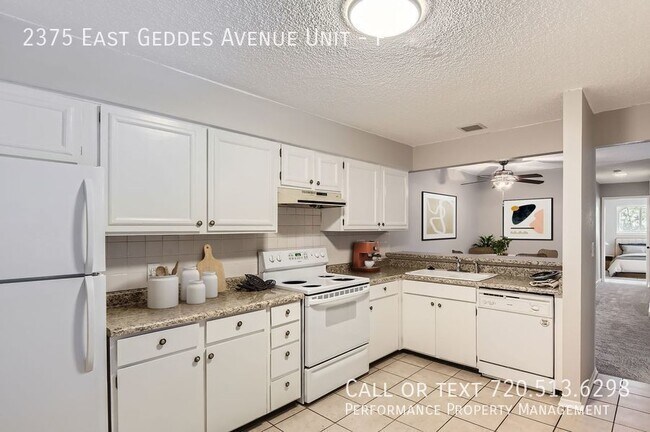 Foto del edificio - Updated 2 Bedroom Condo