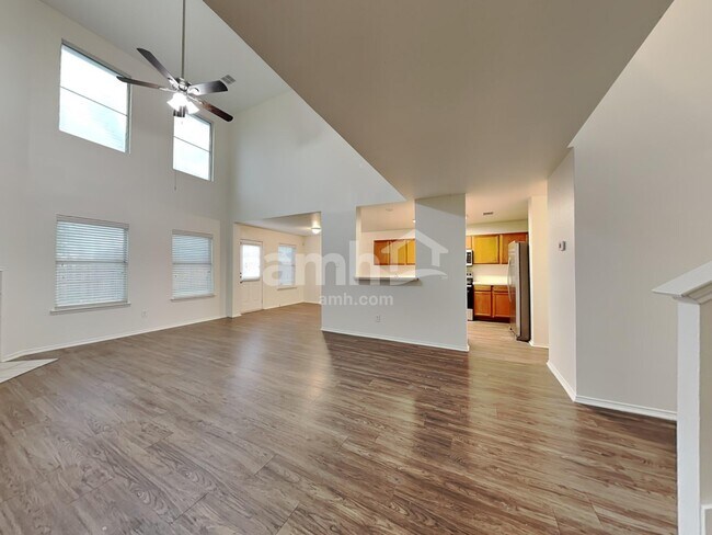 Foto del edificio - 1036 Cove Hollow Dr