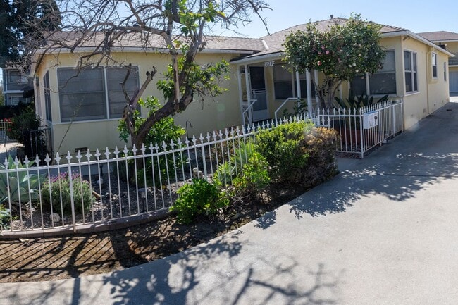 Building Photo - 2nd St., 829-831